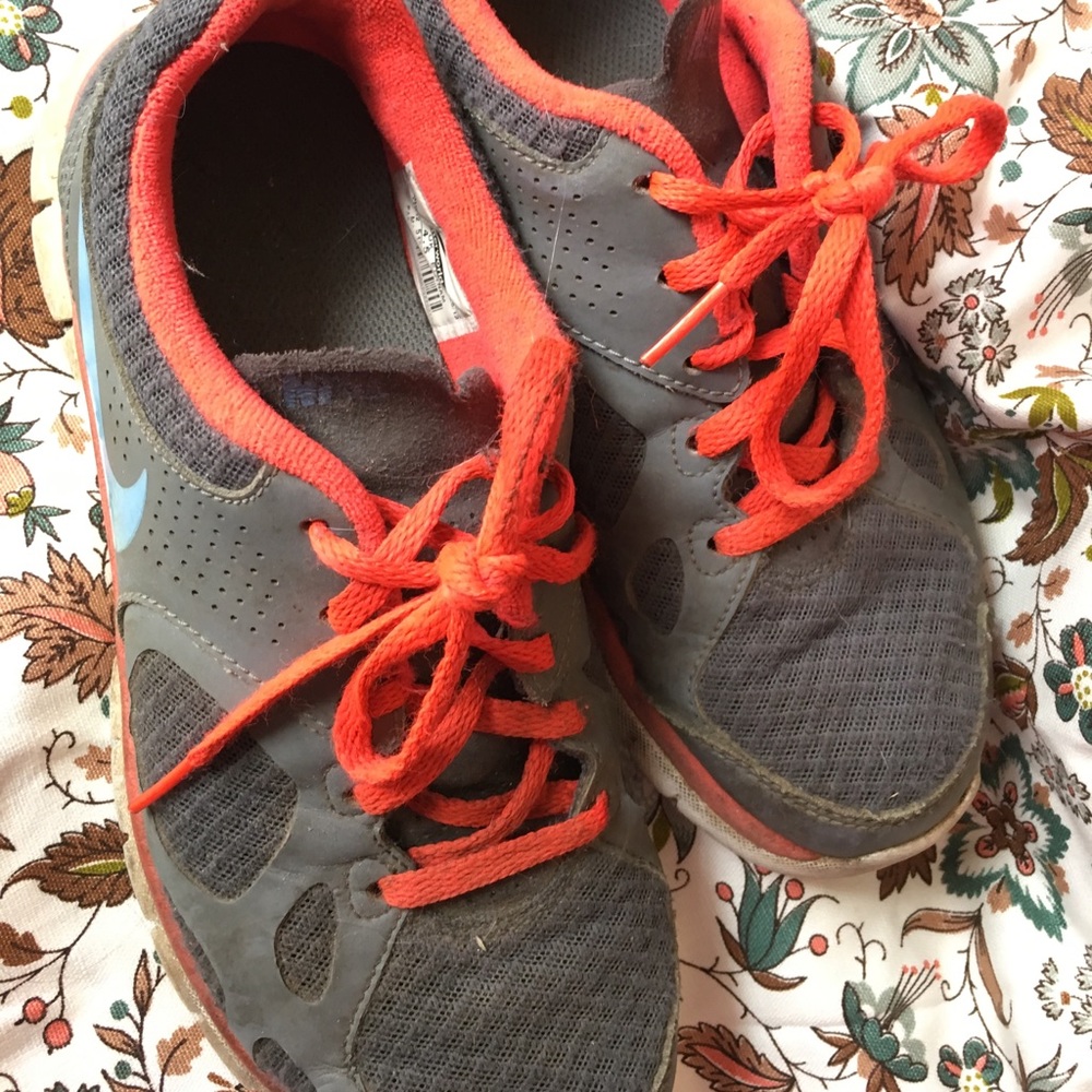 Running shoes - Picture 3 of 3